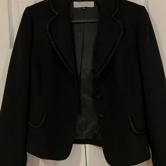 Tahari Satin bow trim triple breasted Crepe blazer Sz 6 petite - Picture 10 of 16